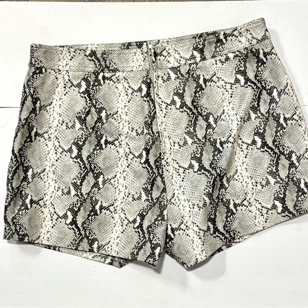 Cloud Ten Faux Leather Python Snake Print Wrap Skort Women’s size Large - Picture 8 of 14